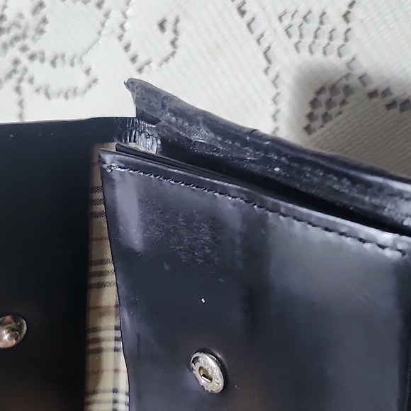 Burberry Black Wallet with Bifold Design and Leather Trim - Picture 7 of 12